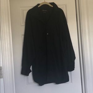 A great men’s Michael Kors shirt!!